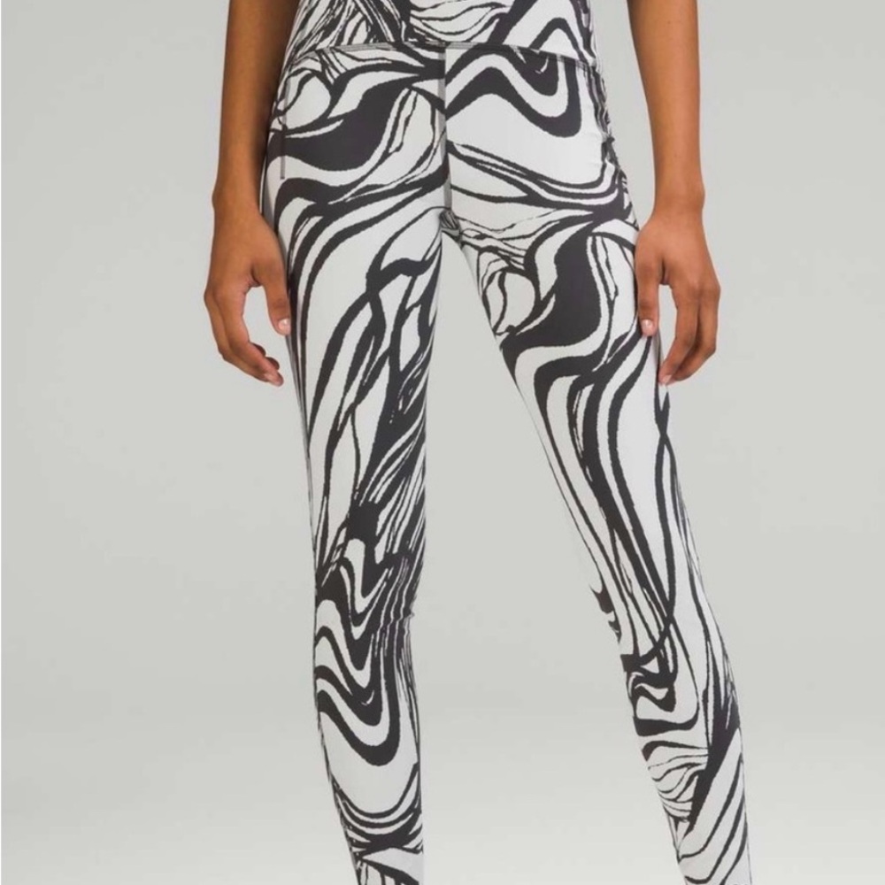 Lululemon Black & White Swirl Print Women’s Leggings